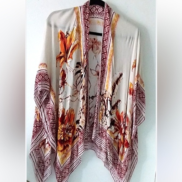 Vince Camuto Tropical Blooms Floral Kimono with Red and Cream OS - Picture 2 of 7